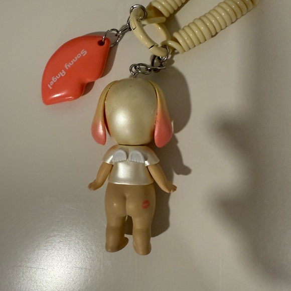 Sonny Angel RARE SECRET Kiss Kiss Keychain Series- Lop Ear Bunny - Picture 2 of 3